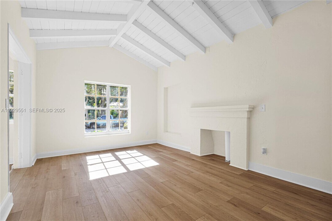 47 NW 49th St in Miami, FL - Building Photo