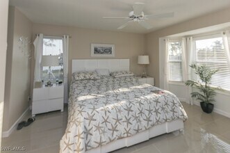 800 New Waterford Dr in Naples, FL - Building Photo - Building Photo