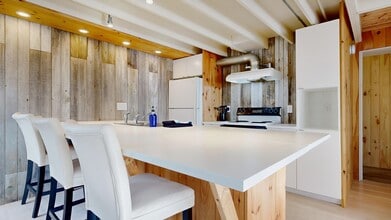 42 Evergreen Ave in Old Orchard Beach, ME - Foto de edificio - Building Photo