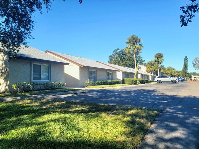 4215 E Bay Dr in Clearwater, FL - Building Photo - Building Photo
