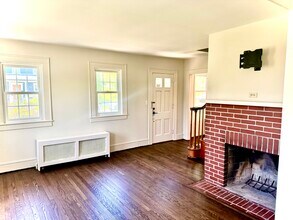 196 Woodrow Ave in Fairfield, CT - Building Photo - Building Photo