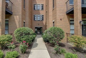 821 Foster St, Unit 1S in Evanston, IL - Building Photo