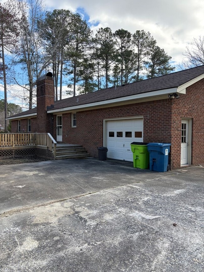 1930 Spring Garden Rd in New Bern, NC - Building Photo - Building Photo