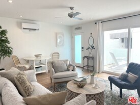 25366 Malibu Rd in Malibu, CA - Building Photo