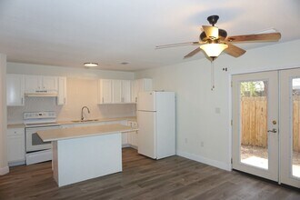 1102 Tiki Too Ave in Fort Walton Beach, FL - Building Photo - Building Photo
