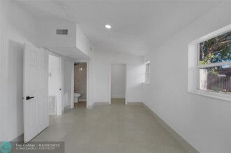 812 NE 4th Ave in Pompano Beach, FL - Foto de edificio - Building Photo