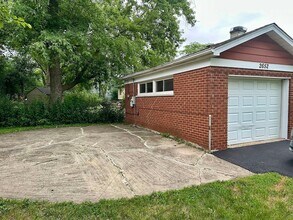2652 Woodworth Pl, Unit 12 in Hazel Crest, IL - Building Photo - Building Photo