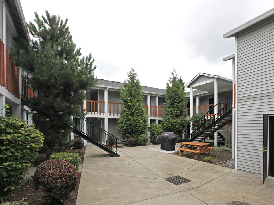 Adera Place in Portland, OR - Building Photo