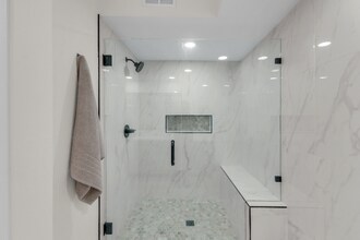 143 Desert Falls Cir in Palm Desert, CA - Foto de edificio - Building Photo