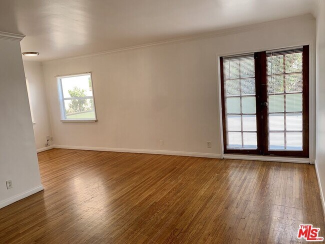 5616 Edgemar Ave in Los Angeles, CA - Building Photo - Building Photo