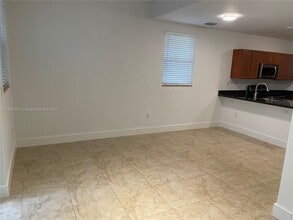 2845 Coconut Ave, Unit 1 in Miami, FL - Foto de edificio - Building Photo