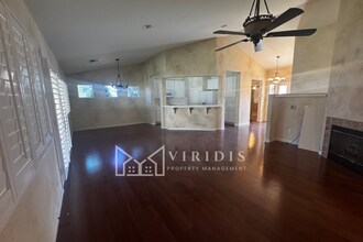 9800 Cabbage Rose Ave in Bakersfield, CA - Building Photo - Building Photo