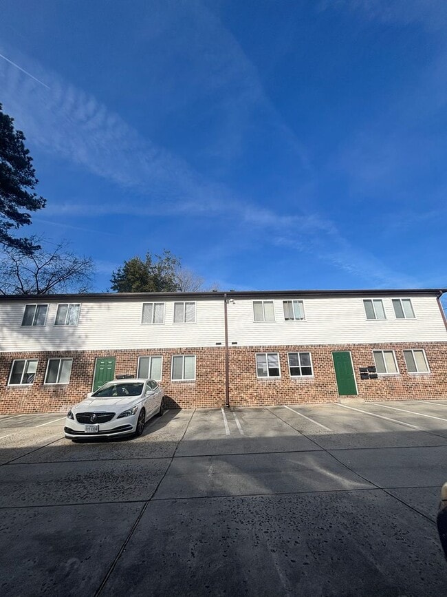 3511 Sewells Point Rd in Norfolk, VA - Building Photo - Building Photo