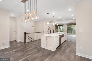 12910 Sunrise Ridge Aly in Herndon, VA - Building Photo