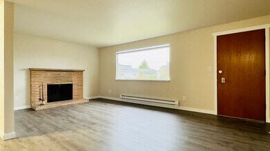 2105 Colby Ave, Unit 4 in Everett, WA - Foto de edificio - Building Photo