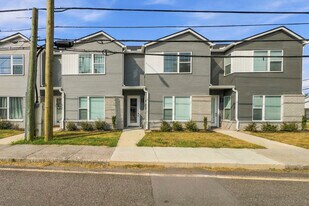 2725 Whittle Springs Rd in Knoxville, TN - Building Photo