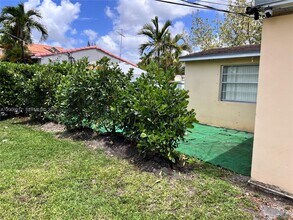 1329 SW 75th Ave in Miami, FL - Building Photo - Building Photo