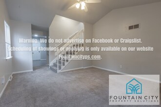 8313 Kaill Rd in Pleasant Valley, MO - Foto de edificio - Building Photo