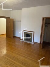 16 Prince St, Unit 1 in Brookline, MA - Foto de edificio - Building Photo