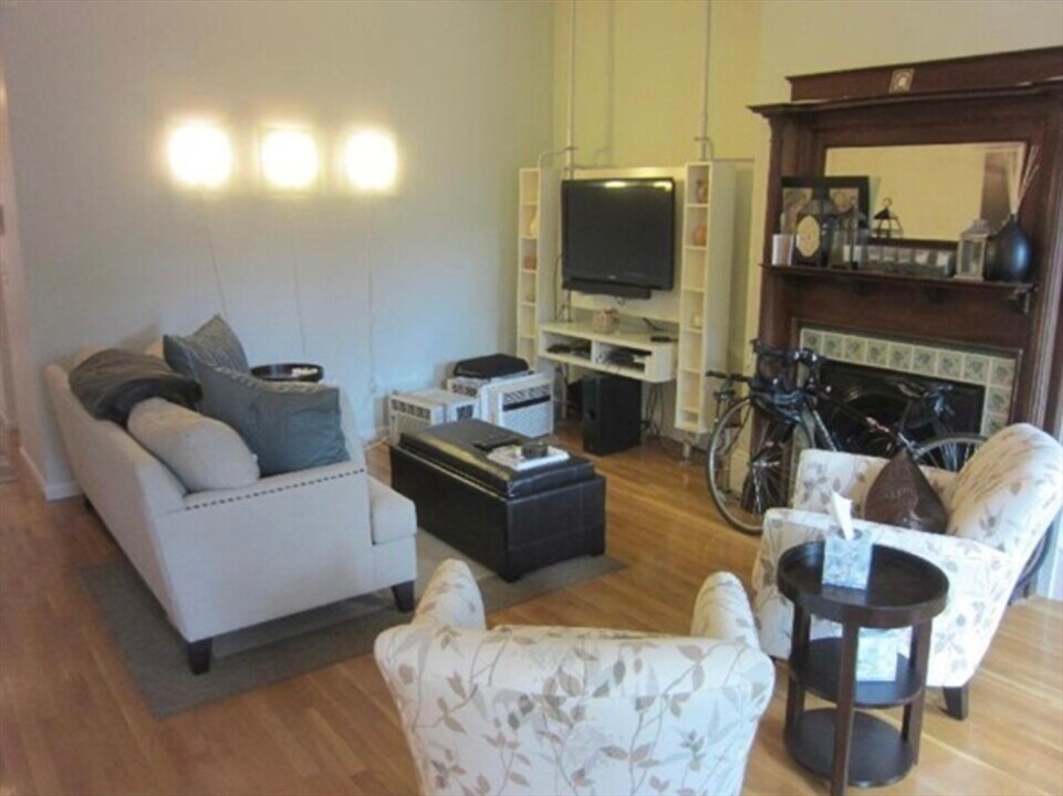 43 Worcester St, Unit 5 in Boston, MA - Building Photo