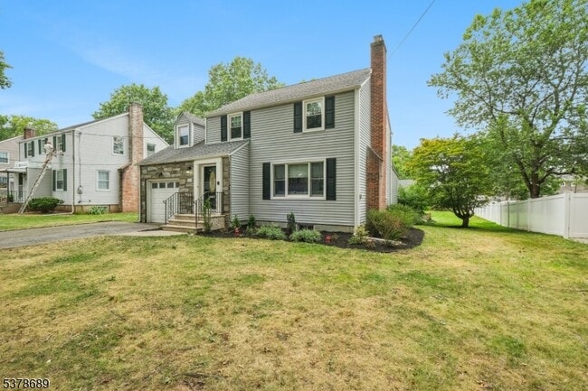 17 Greenwood Ave in West Orange, NJ - Building Photo - Building Photo
