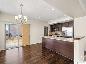 16559 Dora Hamann Pkwy in Omaha, NE - Foto de edificio - Building Photo