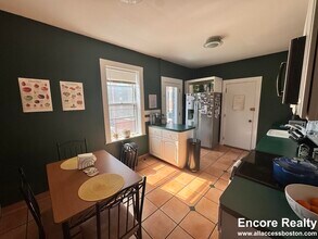 74 Parkman St, Unit 2 in Brookline, MA - Foto de edificio - Building Photo