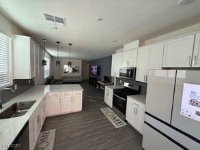 3447 Covilha Ln in Henderson, NV - Building Photo - Building Photo