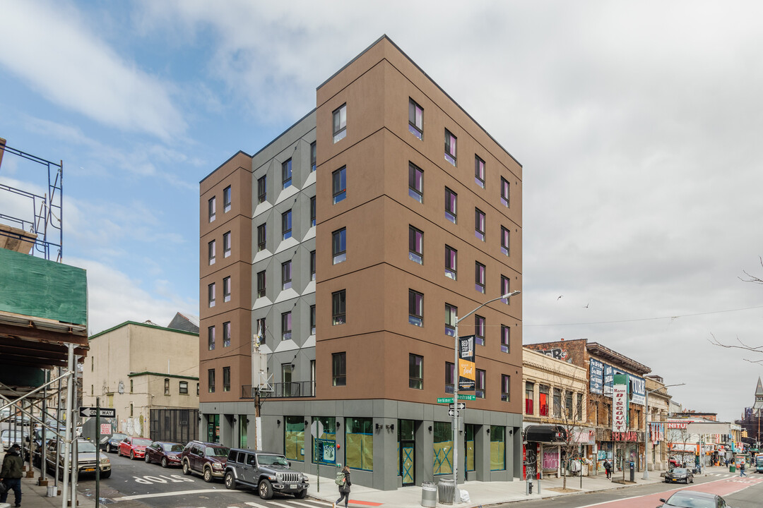 570 Nostrand Ave in Brooklyn, NY - Building Photo