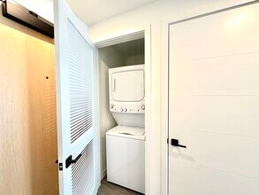 1900 NW 1st Pl, Unit A12 in Miami, FL - Foto de edificio - Building Photo