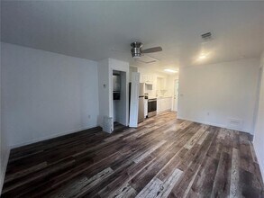 2422 Dixie Ave in Punta Gorda, FL - Building Photo - Building Photo