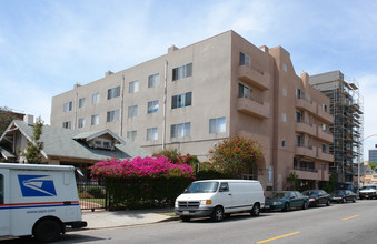 825 S HARVARD BL in Los Angeles, CA - Foto de edificio - Building Photo