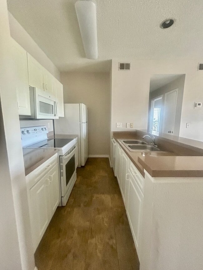4115 Chatham Oak Ct in Tampa, FL - Building Photo - Building Photo