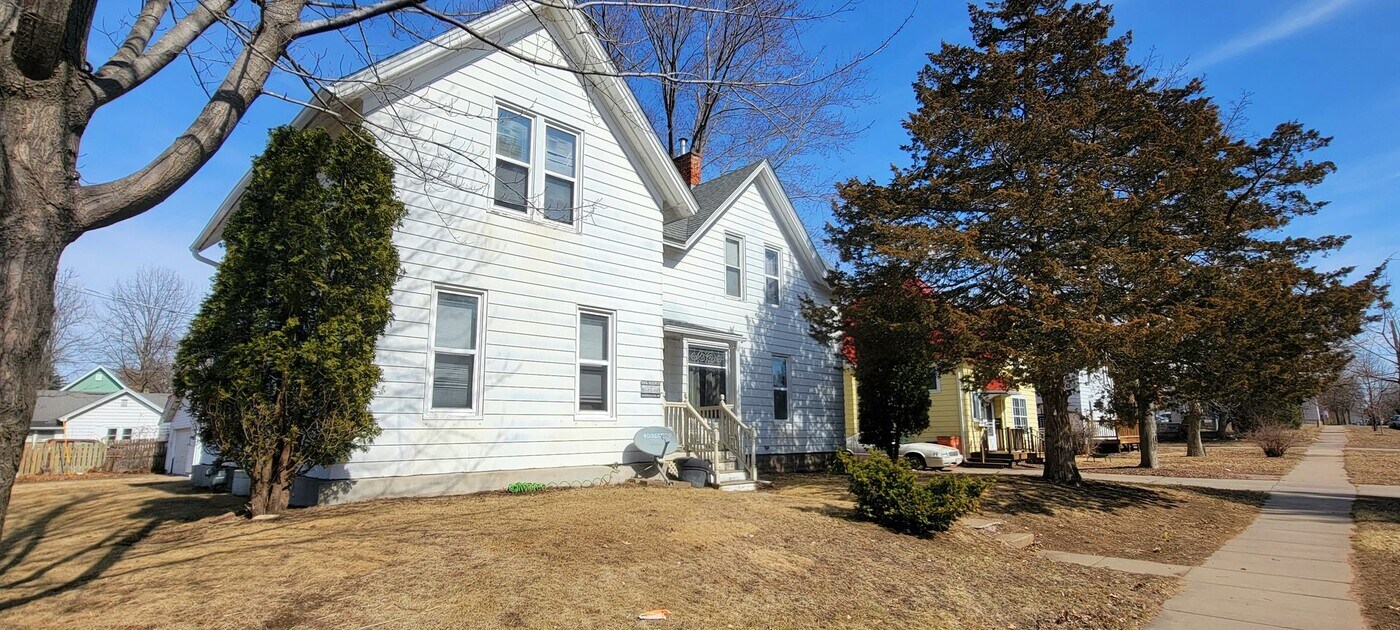 540 Broadway St in Eau Claire, WI - Building Photo