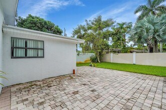 400 NE 26th Dr in Wilton Manors, FL - Building Photo - Building Photo