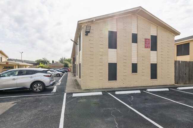 3631 N MacGregor Way