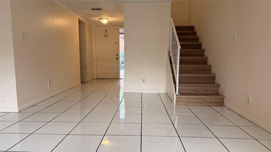 22 Laredo Pl in Davie, FL - Building Photo - Building Photo