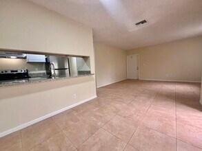 6061 10th Ave N in Greenacres, FL - Building Photo - Building Photo