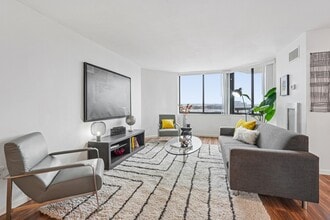 530 Harmon Cove Tower in Secaucus, NJ - Building Photo - Building Photo
