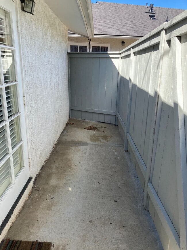 7627 Cullen St in San Diego, CA - Foto de edificio - Building Photo