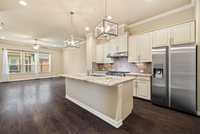 property at 11829 Terraza Cir