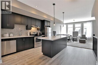 65 Esplanade Ln in Grimsby, ON - Building Photo - Building Photo