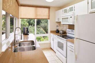 3811 Edward Rd in Princeville, HI - Foto de edificio - Building Photo