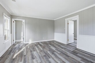 645 W 10th Ave in Oshkosh, WI - Building Photo - Building Photo