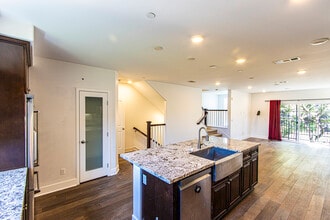 2400 Torrey Pines Rd in La Jolla, CA - Building Photo - Building Photo