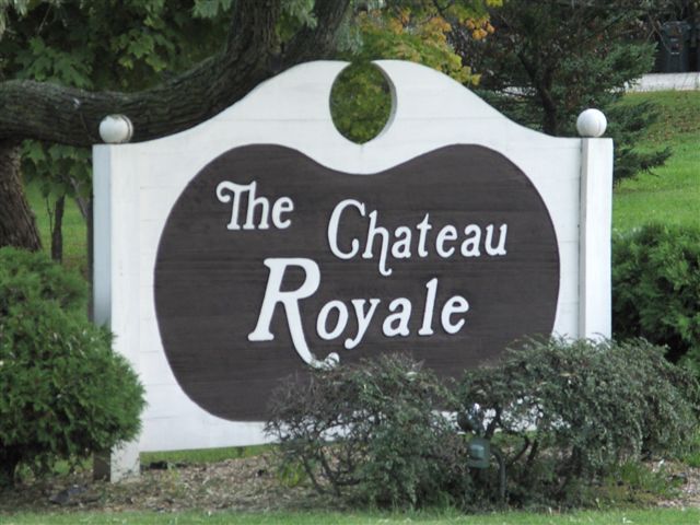 The Chateau Royale in Waukegan, IL - Building Photo - Building Photo