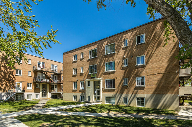 1205-1245 Ouimet Rue in St. Laurent, QC - Building Photo - Building Photo