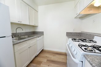 Castleview Apartments (No Availability) in Atwater, CA - Building Photo - Building Photo