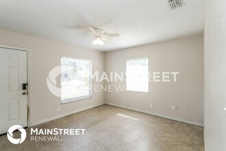7013 Yule Ln in Tampa, FL - Building Photo - Building Photo