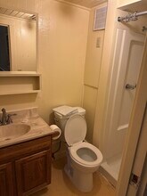 421 8th St, Unit Rustic Cottage in Petaluma, CA - Foto de edificio - Building Photo